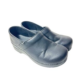 Dansko Clogs Black Leather 41 10.5 11 Closed Back Professional Staple 006020202